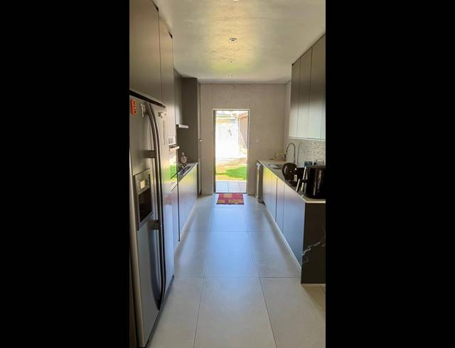 4 BEDROOM HOUSE FOR SALE IN NORWOOD